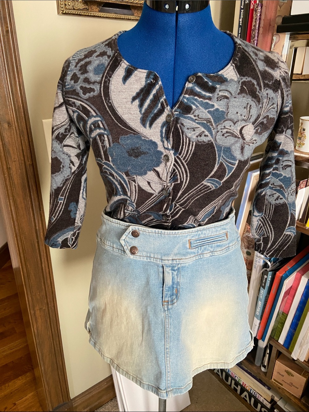 Guess Distressed Denim Jean Stretch Mini Skirt Y2K or 90’s